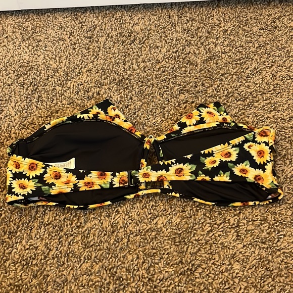 Sunflower Swim Suit 🌻 - Picture 6 of 6